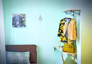 Гостевой дом Sky Guest House Тбилиси Трехместный номер, вид на сад-1
