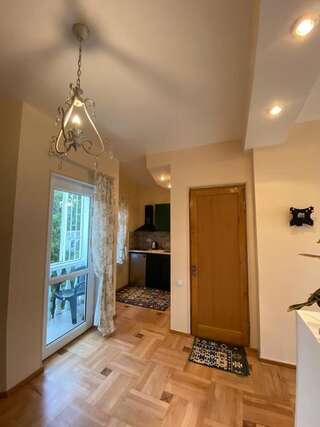 Гостевой дом Sky Guest House Тбилиси Апартаменты с балконом-7